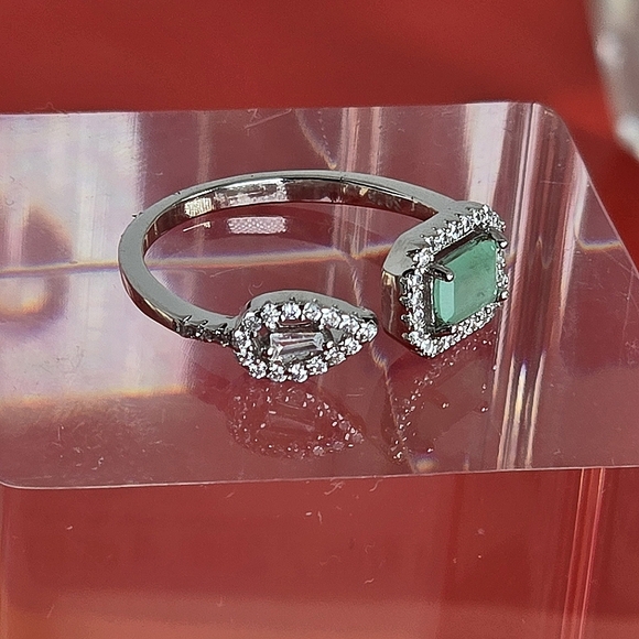 925 Sterling Silver Open Band Sz 6.5 with Natural Octagon 6x4mm Emerald Gemstone - Picture 3 of 9